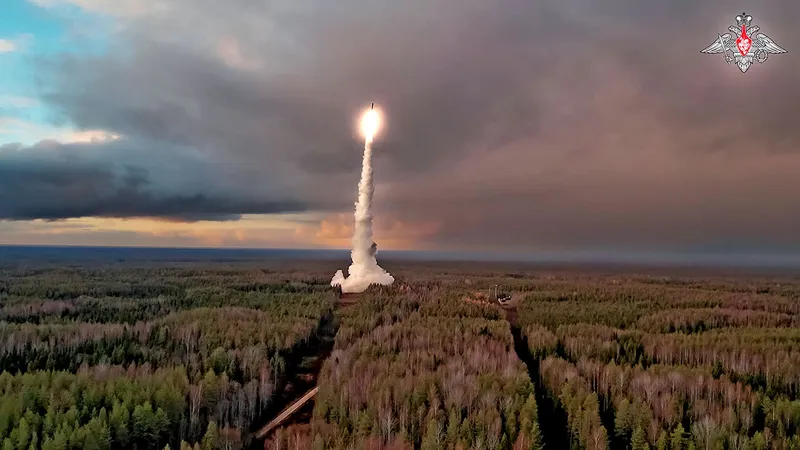 APĂRARE Un Iron Dome în SUA ar ajuta la protejarea de țări precum Rusia, care a testat o rachetă balistică intercontinentală Yars în octombrie 2024.