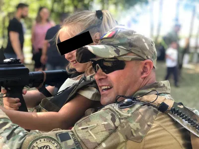 EXCLUSIV Dîncu dispune anchetă după imaginile cu soldați care învață copii să tragă cu mitraliera / MApN