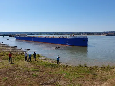 După 30 de ani de pauză, șantierul naval din Turnu Severin a lansat o navă. E un tanc chimic - Foto: restartnews.ro