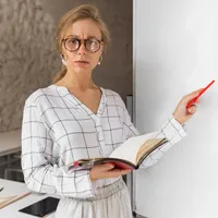 Umilită de doi elevi, o profesoară va primi 30.000 de lei de la părinții lor. Foto: Freepik.com - rol ilustrativ