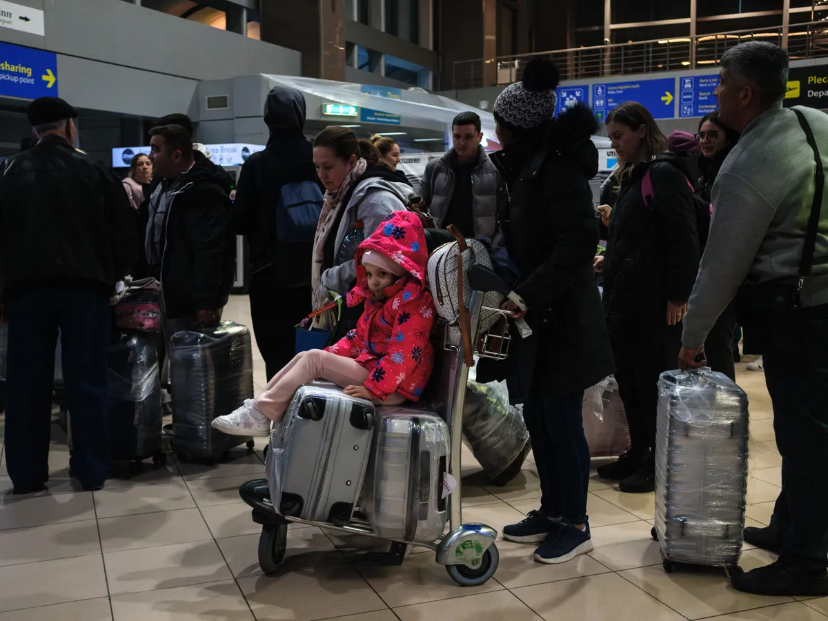 VIDEO Blocaj aerian ca în pandemie. Ce spune un medic despre situația românilor rămași în Orientul Mijlociu