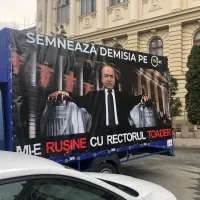 Camionul s-a plimbat și pe la universitatea condusă de rectorul Toader
