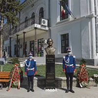 Ateneul din Iași a cheltuit 5.000 de lei cu bustul lui Goga, primul premier al României care a susținut o alianță cu Germania nazistă. Sursă imagine: Facebook Primăria Iași