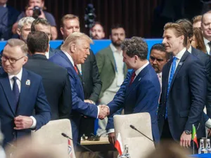 Nicușor Dan și Donald Trump, prima întâlnire oficială. Și-au strâns mana la summitul NATO de la Haga - Foto: Facebook/Administratia Prezidențială