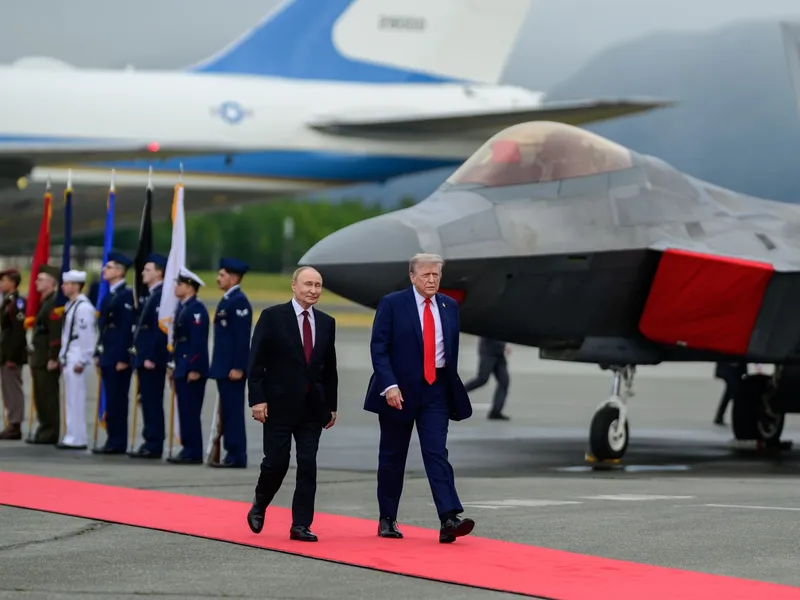 În timp ce Trump i-a pus covorul roșu lui Putin, Rusia a atacat Ucraina cu 85 de drone și o rachetă - Foto: Profimedia Images