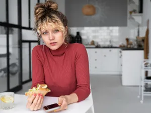 Salata verde, morcovii, grâul conțin microplastice. Cum ajung poluanții în mâncare. Efectul în corp - Foto: Freepik (Imagine cu rol ilustrativ)