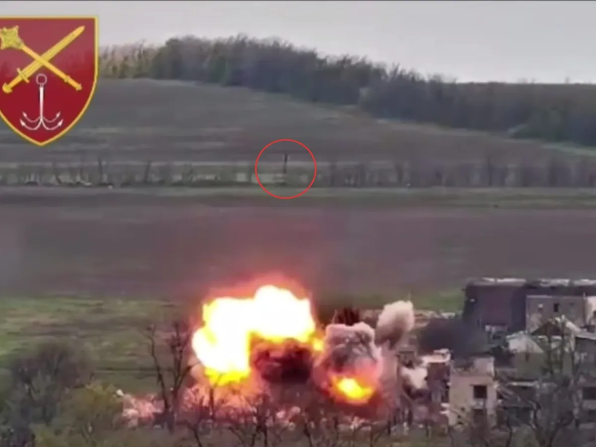 Ravagiile făcute de două bombe AASM-250 Hammer asupra pozițiilor militare rusești din regiunea Zaporijia - Foto: Profimedia Images