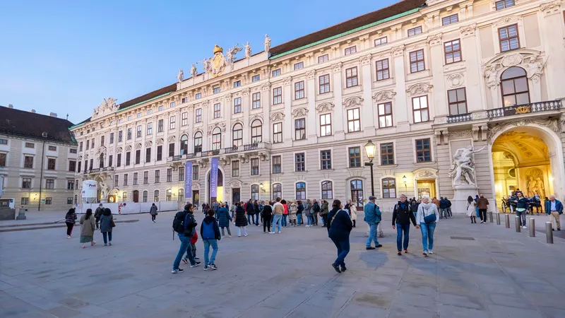 Schimbări din iunie pentru românii din Austria. Unele taxe cresc cu 48%. Ce se întâmplă cu salariile - Foto: Profimedia images (rol ilustrativ)