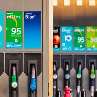 Un nou tip de motorină, la pompă. Costă peste 2€, dar e eco, din ulei vechi și reziduuri de pește - Foto: sciencepost.fr - Imagine cu rol ilustrativ
