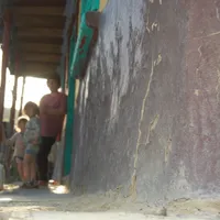 Familia Alecsa din Neamț, a cărei poveste Newsweek a prezentat-o anul trecut, trăiește în sărăcie extremă. Copiii ajung în sistemul de protecție și abia acolo copiii merg la școală. Foto: Newsweek România