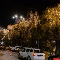 Luminițe de sărbătoare doar la Parlament. FOTO: Facebook