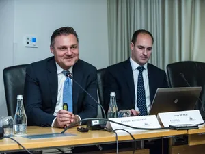 Greg Konieczny, directorul general al Franklin Templeton Investment Management (FTIML) şi managerul de Fond al FP, şi de Johan Meyer, co-director general FTIML şi co-manager de portofoliu, Fondul Proprietatea - Foto: INQUAM PHOTOS / Diana Oros