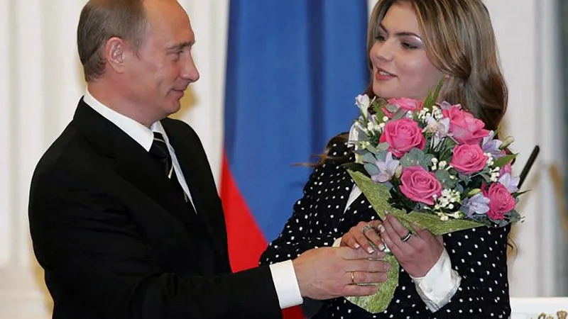 Vladimir Putin și Alina Kabaeva, mama celor doi băieți al liderului Rusiei - Foto: Profimedia Images