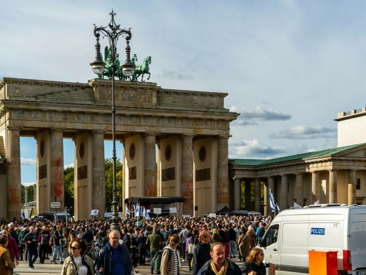 Trei din patru germani ar accepta reintroducerea serviciului social obligatoriu