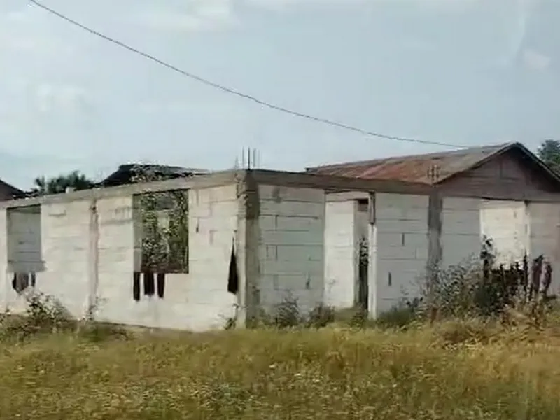 „Război”, la Ploiești. Primarul a decis demolarea a zeci de imobile ilegale, prefectura contestă - Foto: Facebook / Mihai Polițeanu