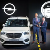 Juriul alcătuit din jurnaliști de specialitate din 25 de țări europene a plasat noul Opel Combo (127 puncte) cu mult în fața celui de-al doilea clasat, modelul Mercedes Sprinter (92 de puncte).