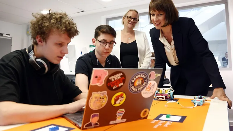 Cât costă să trimiți copilul la o universitate în Anglia? De ce tarifele vor sări în aer?- Foto: Profimedia images