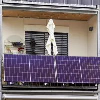 Panourile fotovoltaice plug-in montate pe balcon - Foto: Freepik (imagine cu rol ilustrativ)