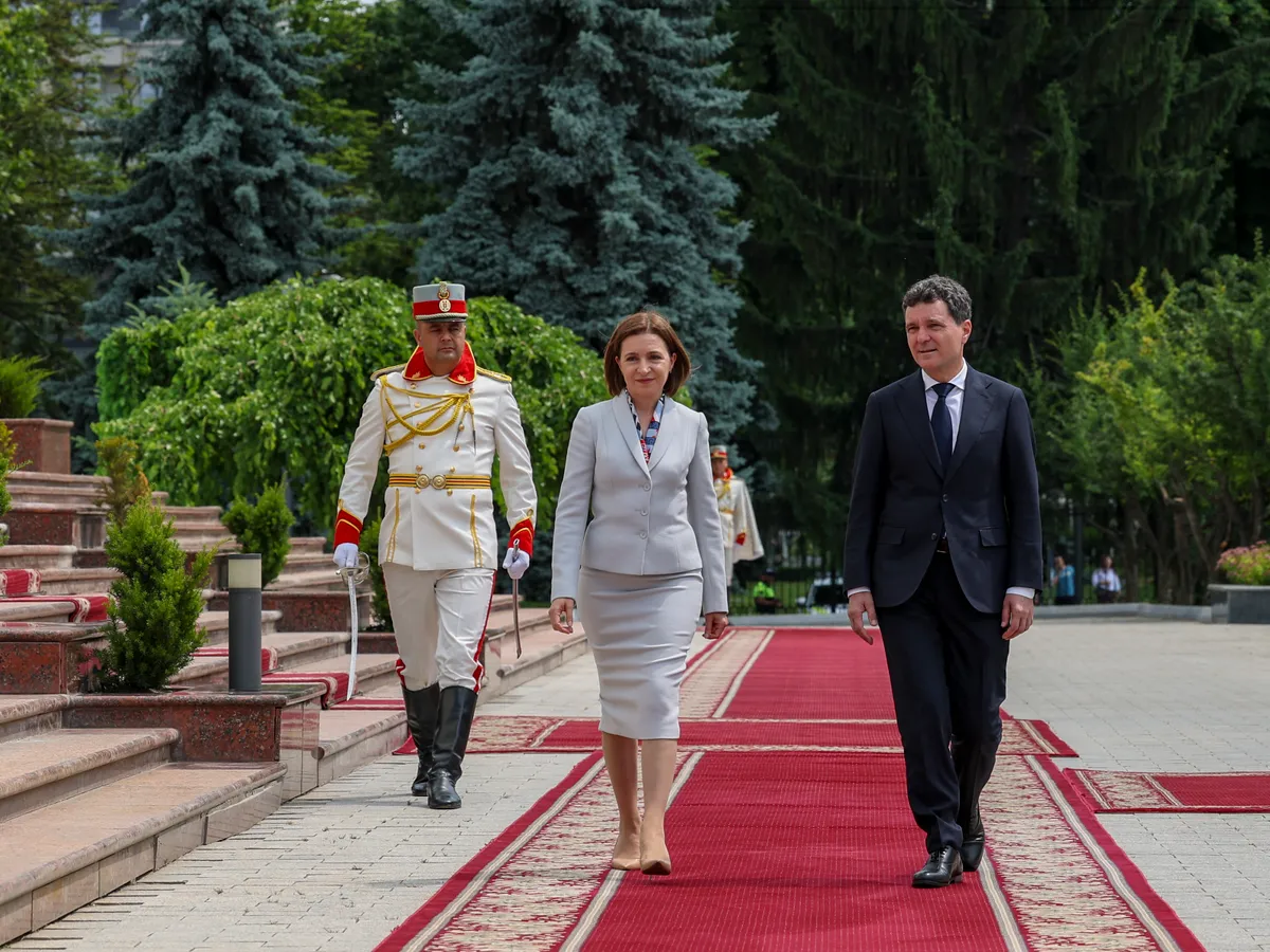 Nicușor Dan poate învăța foarte multe din experiența politică a Maiei Sandu Foto: INQUAM Photos
