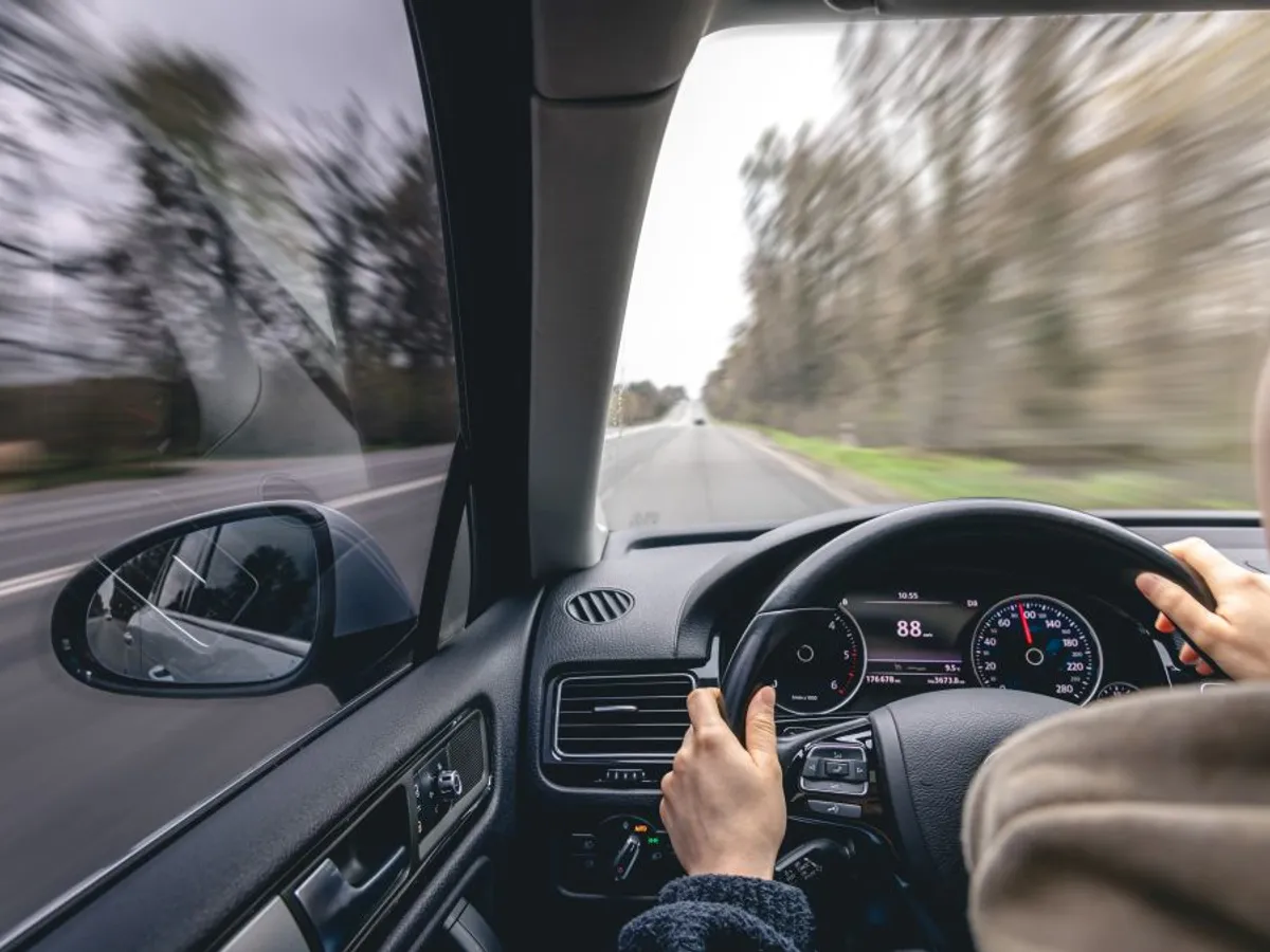 Permisul de conducere va fi suspendat, dacă nu-ţi plăteşti amenda în cel mult 90 de zile - Foto: Freepik/pvproductions