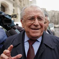 Locul de veci, fără cruce, pregătit pentru Ion Iliescu. Fostul președinte, ținut în viață de aparate - Foto: Inquam Photos / Liviu Florin Albei