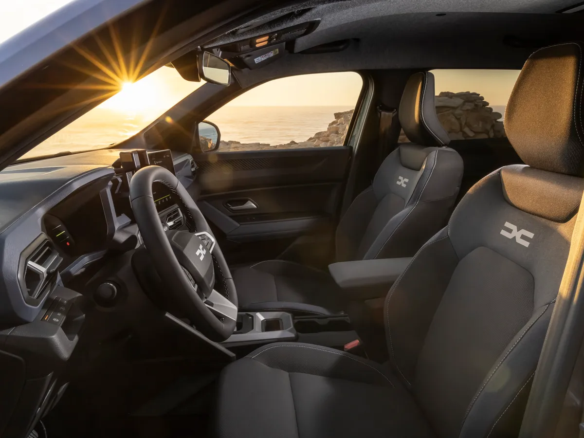 Revoluție, la Dacia! A 3-a generație Dacia Duster spune „Adio, diesel!”, 5 moduri de condus - Foto: Dacia