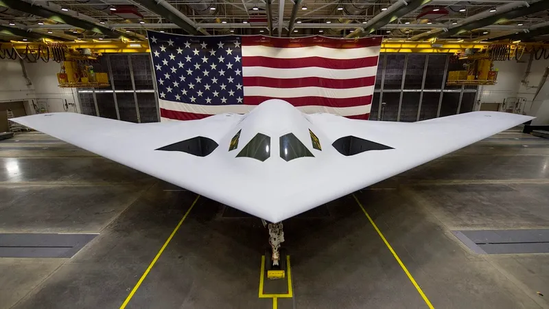 Inegalabilul bombardier american B-21 Raider are o „familie”, un roi de drone nedetectabile - Foto: thedrive.com