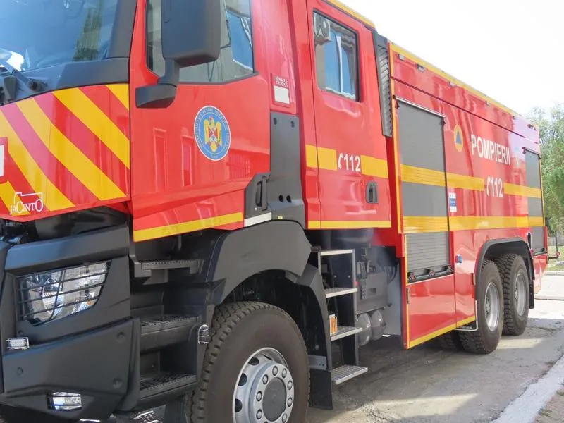 Accident pe autostrada A1: O cisternă s-a răsturnat după ce a lovit un autoturism de pază - FOTO: Facebook/IGSU