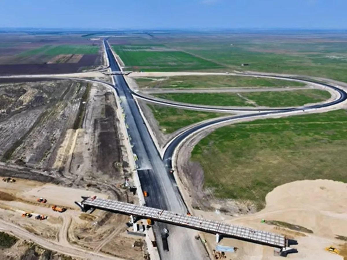 Autostrada A7 a fost încovoiată de interesele locale, la “Cocoaşa de la Focşani” - Foto: captură video YouTube/Raducu P Drum