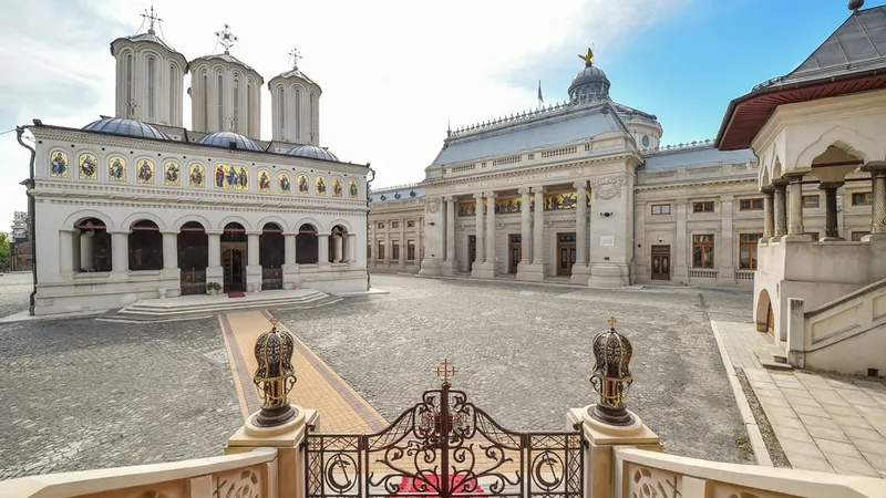 BOR, delimitare clară de AUR: „Biserica se dezice ferm de surogate de creştinism confiscat politic”. / Foto: basilica.ro