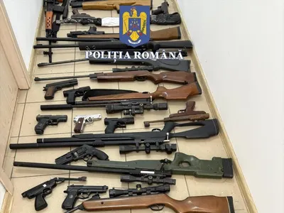 Arsenal de război, format din 39 de arme ilegale și peste 7.000 de cartușe, descoperit la Constanța - Foto: Poliția Română