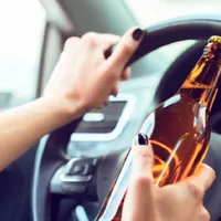 ste periculos să conduci sub influența băuturilor alcoolice Foto: Freepik.com - rol ilustrativ