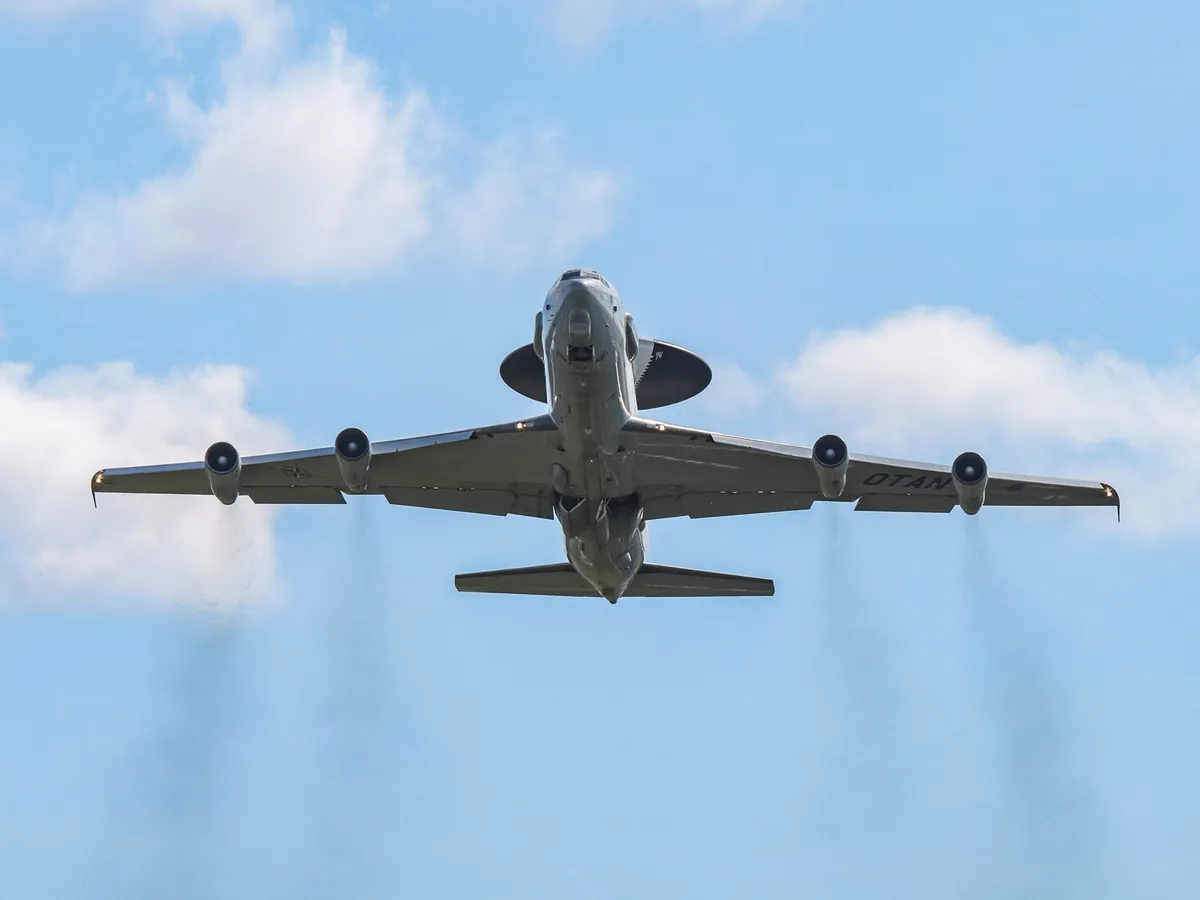NATO a adus iar avioane de spionaj deasupra Marii Negre. Avioanele, escortate de aparate de luptă - Foto: Profimedia Images