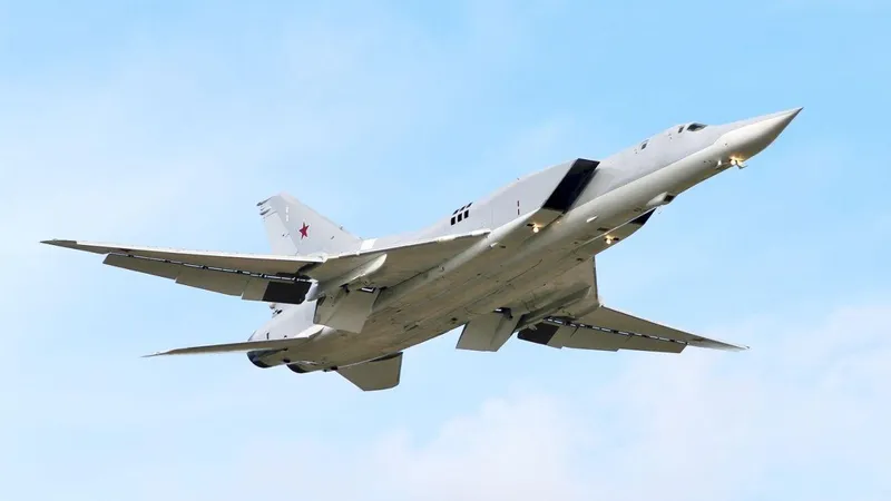 Bombardier supersonic al Rusiei a lovit, în Marea Neagră, o navă comercială. Motivul e incredibil - Foto: Twitter