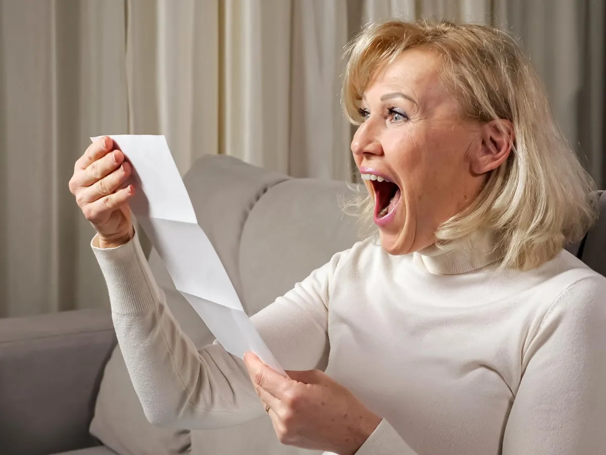Pensionar primește o veste proastă la pensie - Foto: Freepik