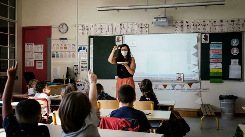 Școlile vor rămâne deschise indiferent de rata de infectare/foto: france24
