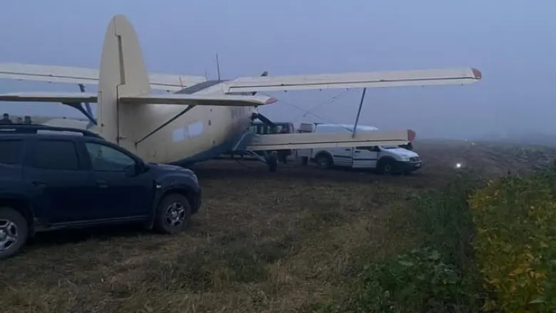 Un avion AN 2 care adusese țigări de contrabandă în România, capturat în Moldova Foto: Poliția de Frontieră din Moldova