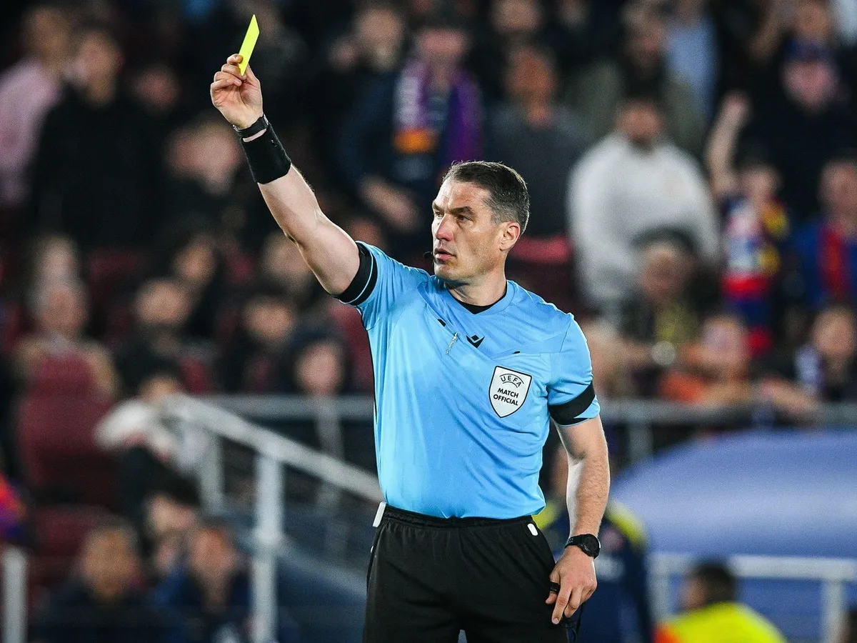 Cupa Mondială de Fotbal: 3 arbitrii români, printre cei 170 nominalizați de FIFA. Cine sunt aceștia?