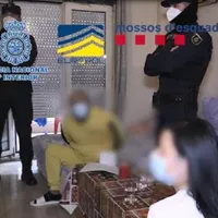 Proxeneții români din Spania și-au tatuat numele pe tinerele exploatate în condiții mizere ca să se știe ale cui sunt  Foto: Policia Nacional