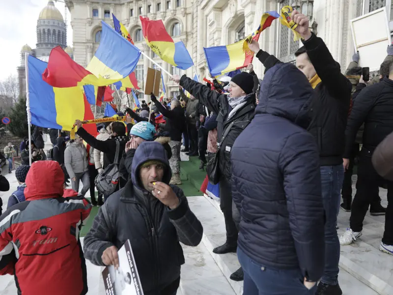 AUR a organizat protest anti-certificatul verde. 2.000 de participanți. Mașini vandalizate. Foto Inquam Photos/George Călin