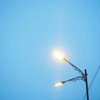 Primarul unei comune a fost prins că fura curent pentru iluminatul grădinii. Cine l-a dat de gol? Foto: Freepik (fotografie cu caracter ilustrativ)