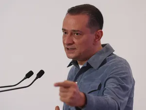 Daniel Băluţă, primarul Sectorului 4, susţine o conferinţă de presă - Foto: INQUAM PHOTOS/George Călin