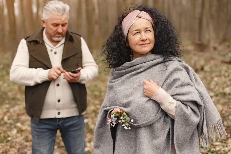 Pensionari la pensie, în parc - Foto: Freepik