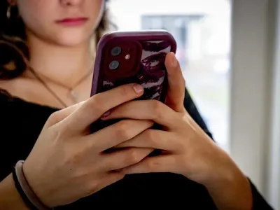 Doi din trei copii australieni sunt în continuare pe rețelele de socializare, în ciuda restricțiilor - Foto: Freepik (Imagine cu rol ilustrativ)