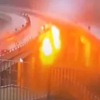 Un TIR derapează, rupe parapetul unui pod, explodează și cade în gol. Șoferul, mort pe loc. - Foto: captură video