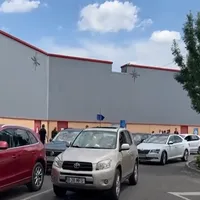 VIDEO Hos la Mall Băneasa după o alarmă cu bombă. Mii de oameni au fost evacuați
