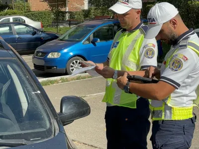Ce a pățit un șofer care a dat mită 500 de lei unor polițiști de la circulație? Cum încălcase legea? - Foto: Proliția Română (rol ilustrativ)