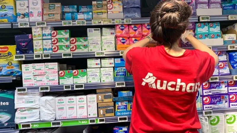 Diferențe de salarii între angajații Auchan din românia și angajații Auchan din Franța Foto: Profimedia Images (imagine cu rol ilustrativ)