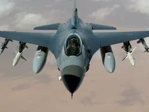 Avionul F16 este un avion modernizat, dar totuși vechi