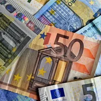 O tânără și-a lăsat tatăl fără bani chiar de sărbători. L-a „deposedat” de 63 de mii de euro Foto: Arhive / imagine cu caracter ilustrativ